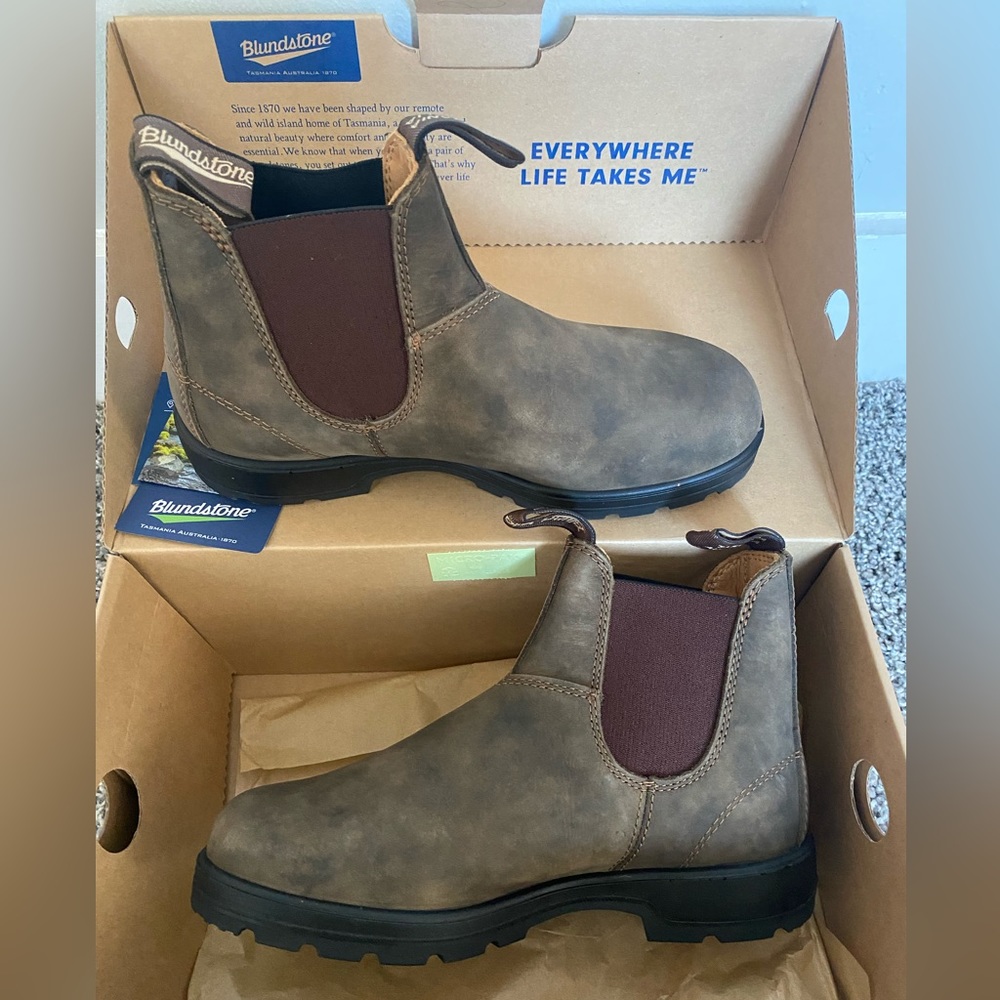 Blundstone 585 brand new in box, never worn. US size W’s -9, M’s -7.